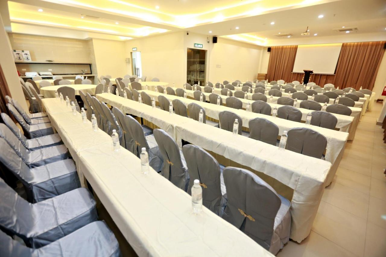 D&F Boutique Hotel Seremban 2 Esterno foto